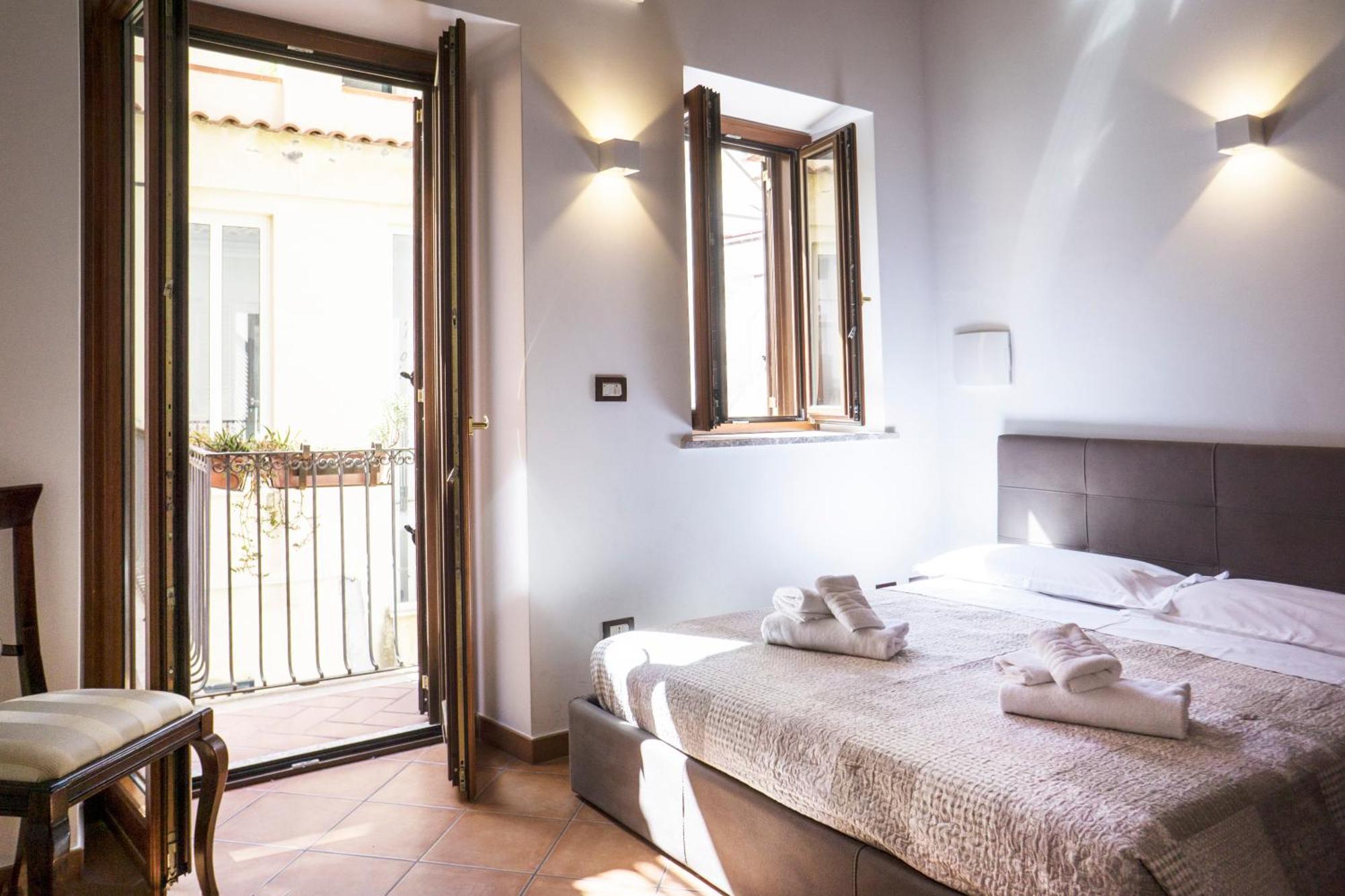 Tina House - Il Cortile Nel Centro Storico Di Taormina Apartment Exterior photo