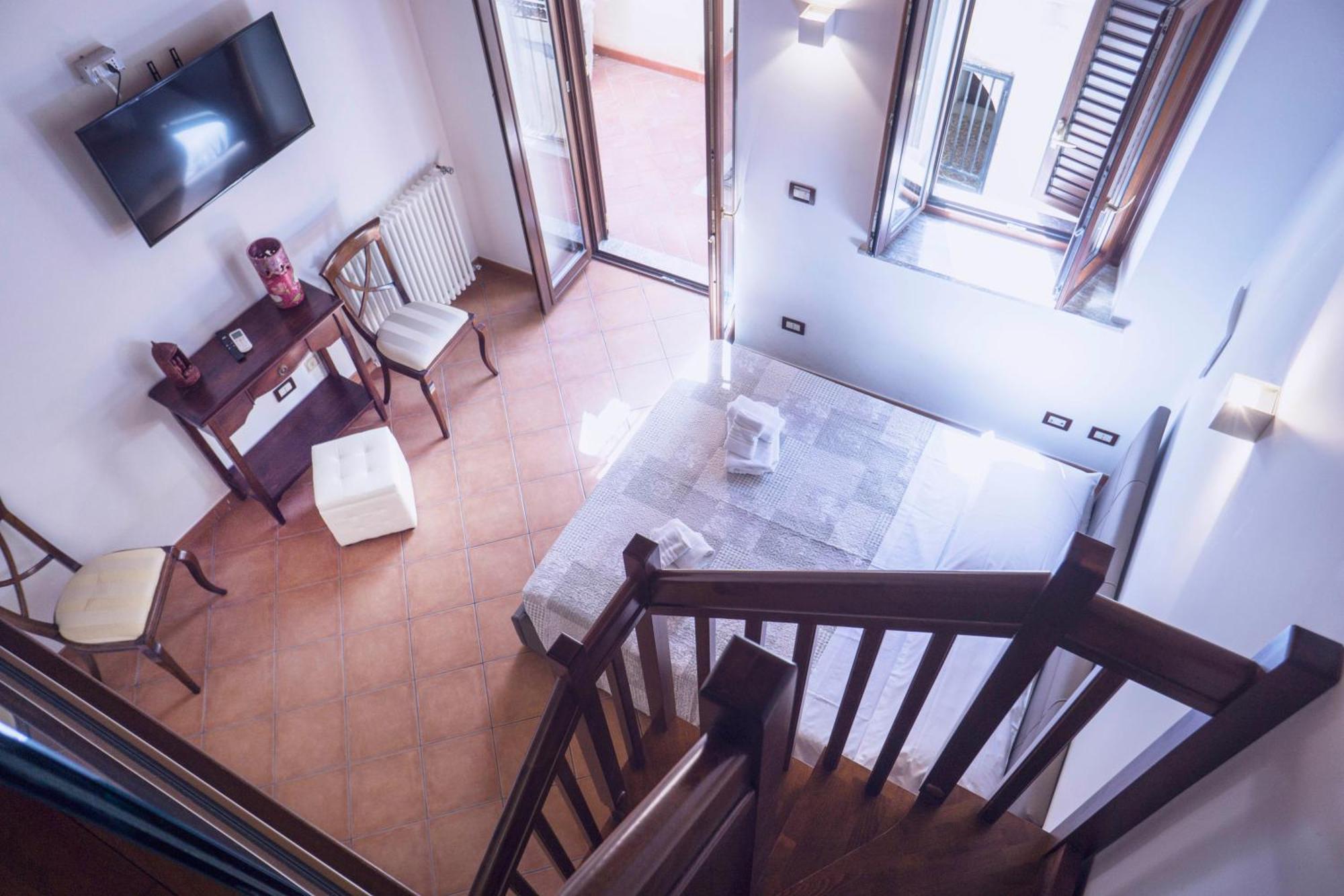 Tina House - Il Cortile Nel Centro Storico Di Taormina Apartment Exterior photo