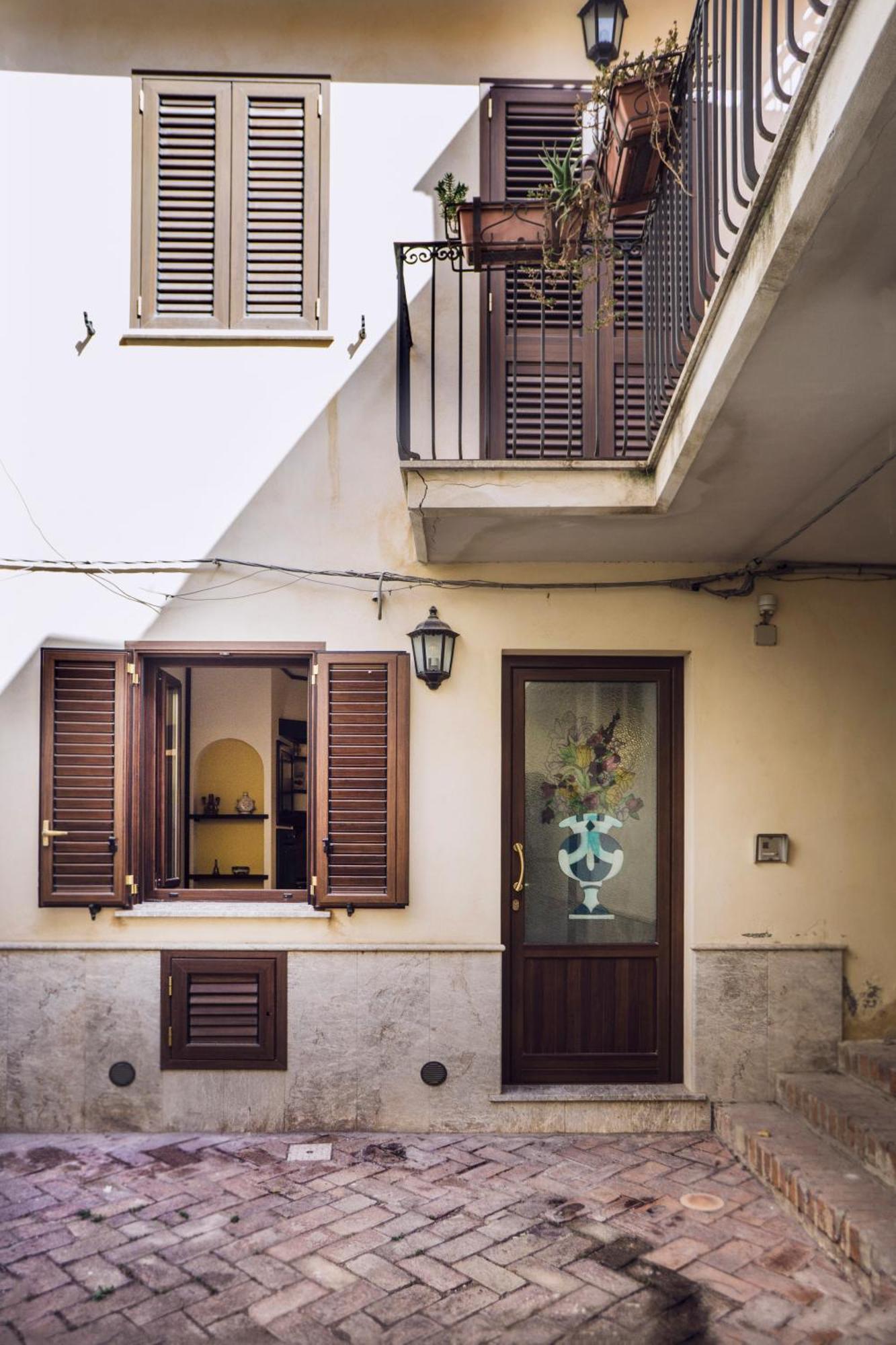 Tina House - Il Cortile Nel Centro Storico Di Taormina Apartment Exterior photo