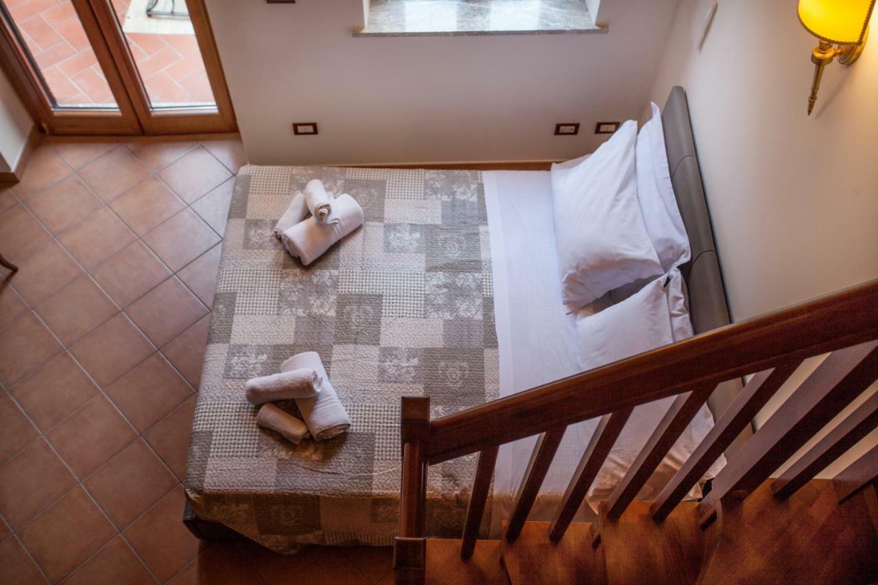 Tina House - Il Cortile Nel Centro Storico Di Taormina Apartment Exterior photo